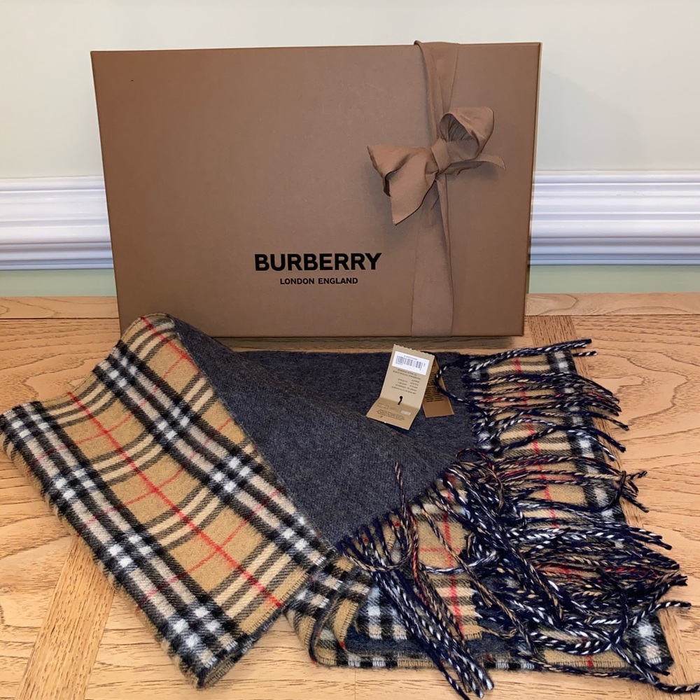 Burberry new scarf reversible 5 inch fringes